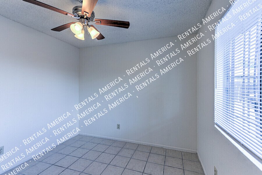 Charming 2-bedroom, 1 bathroom duplex style home with Large Yard! property image