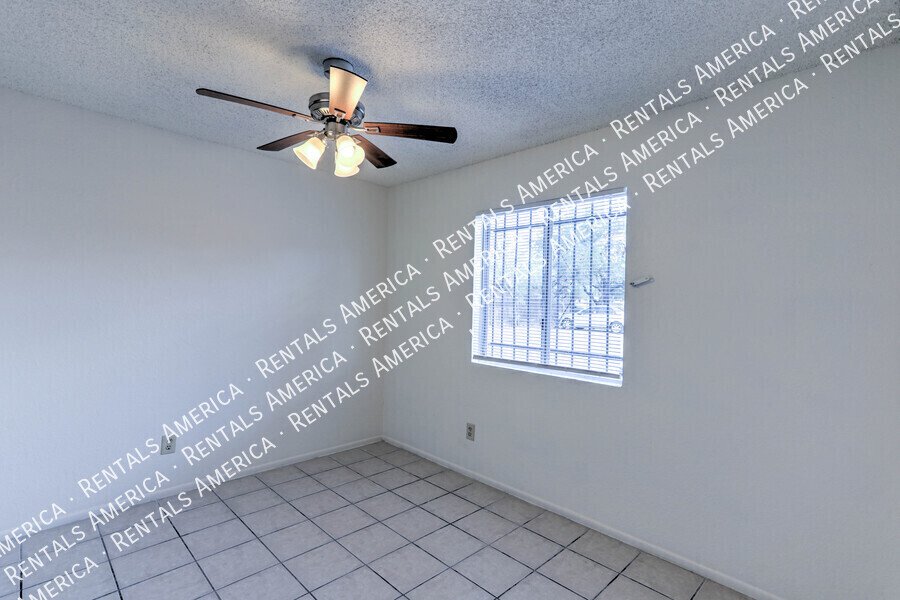 Charming 2-bedroom, 1 bathroom duplex style home with Large Yard! property image