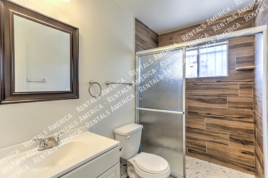 Charming 2-bedroom, 1 bathroom duplex style home with Large Yard! property image