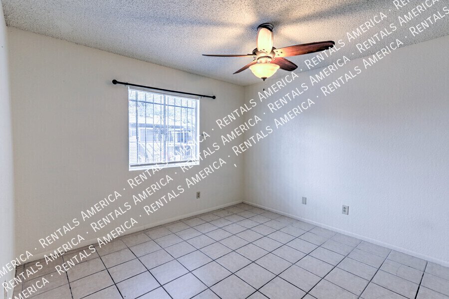 Charming 2-bedroom, 1 bathroom duplex style home with Large Yard! property image