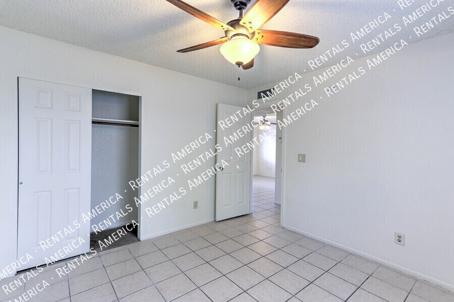 Charming 2-bedroom, 1 bathroom duplex style home with Large Yard! property image