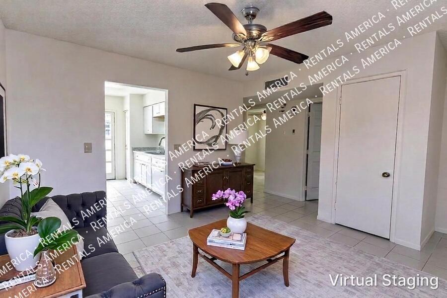 Charming 2-bedroom, 1 bathroom duplex style home with Large Yard! property image