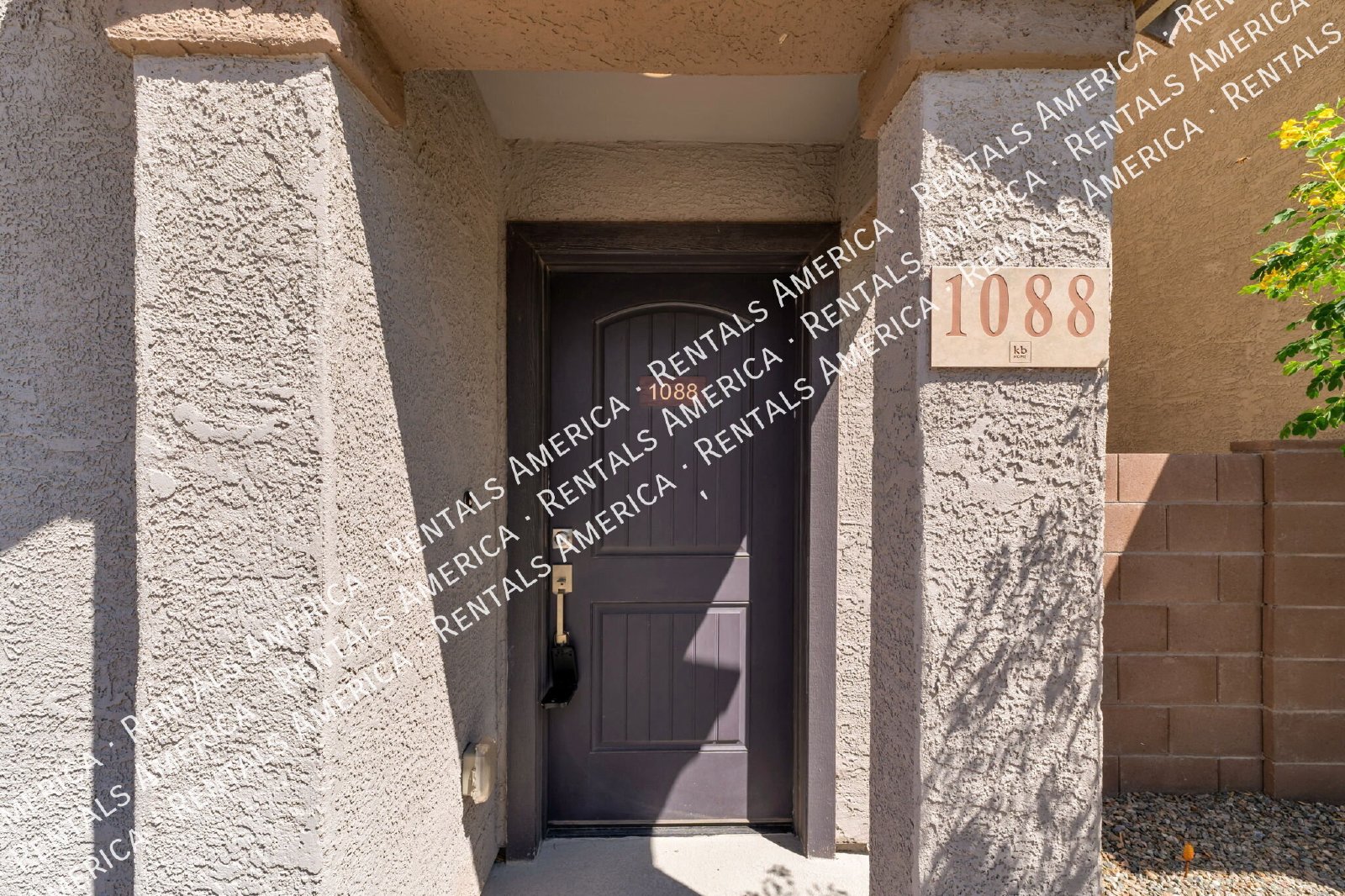 Near U of A, Banner, shopping, dining property image