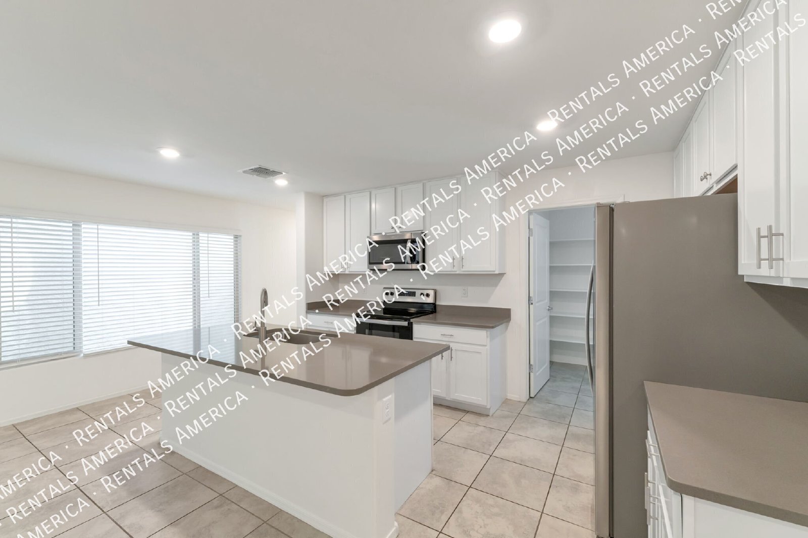 Near U of A, Banner, shopping, dining property image