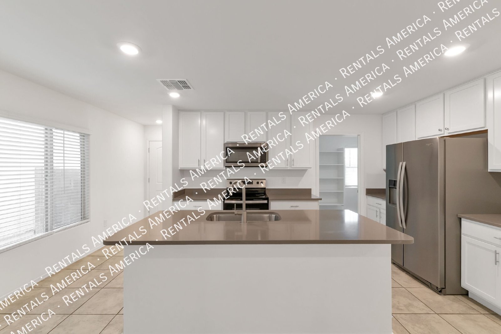 Near U of A, Banner, shopping, dining property image