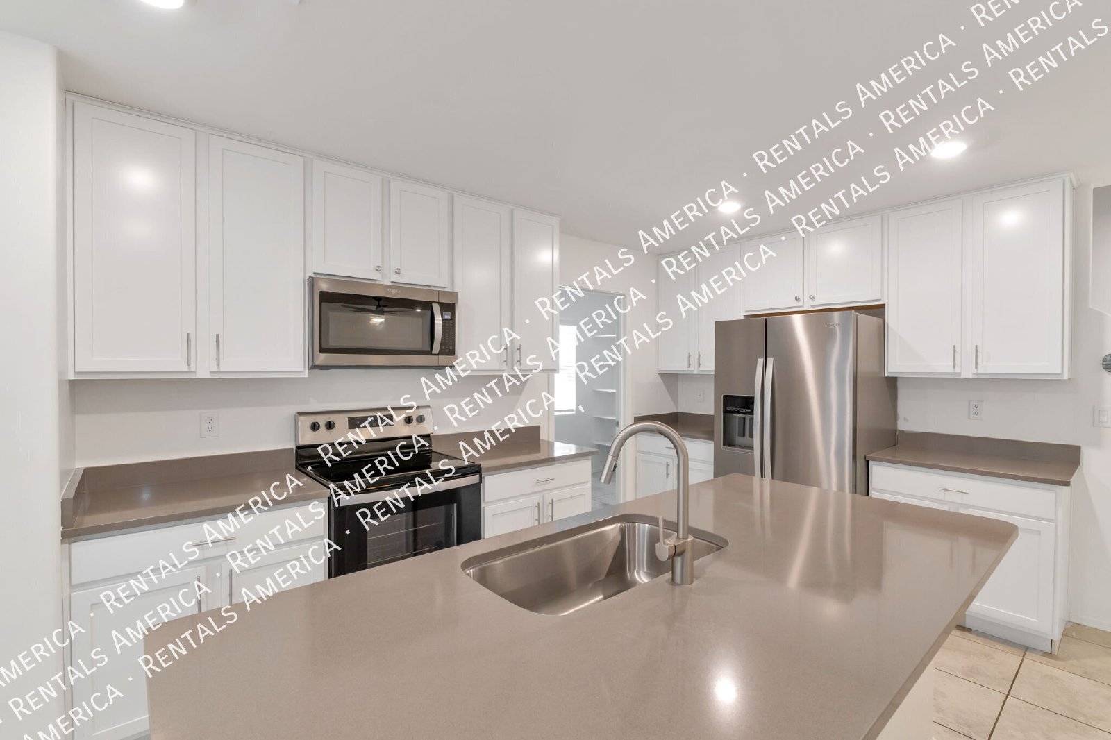 Near U of A, Banner, shopping, dining property image