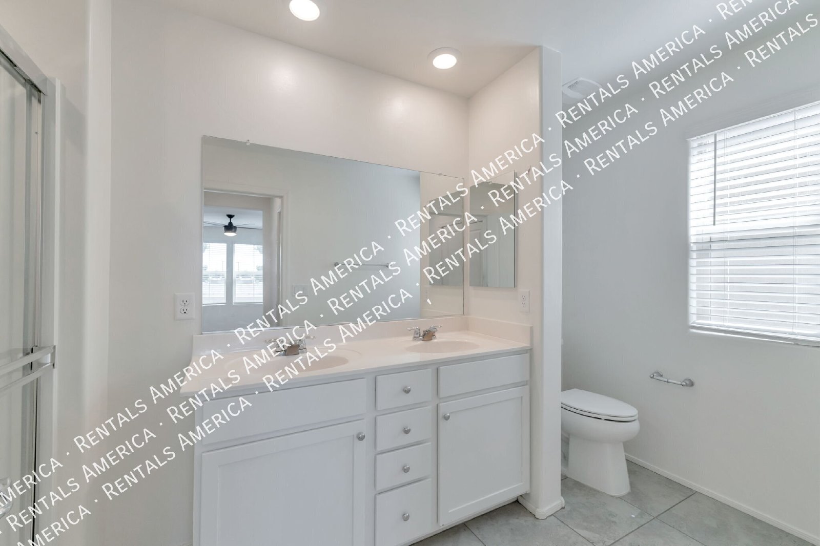 Near U of A, Banner, shopping, dining property image
