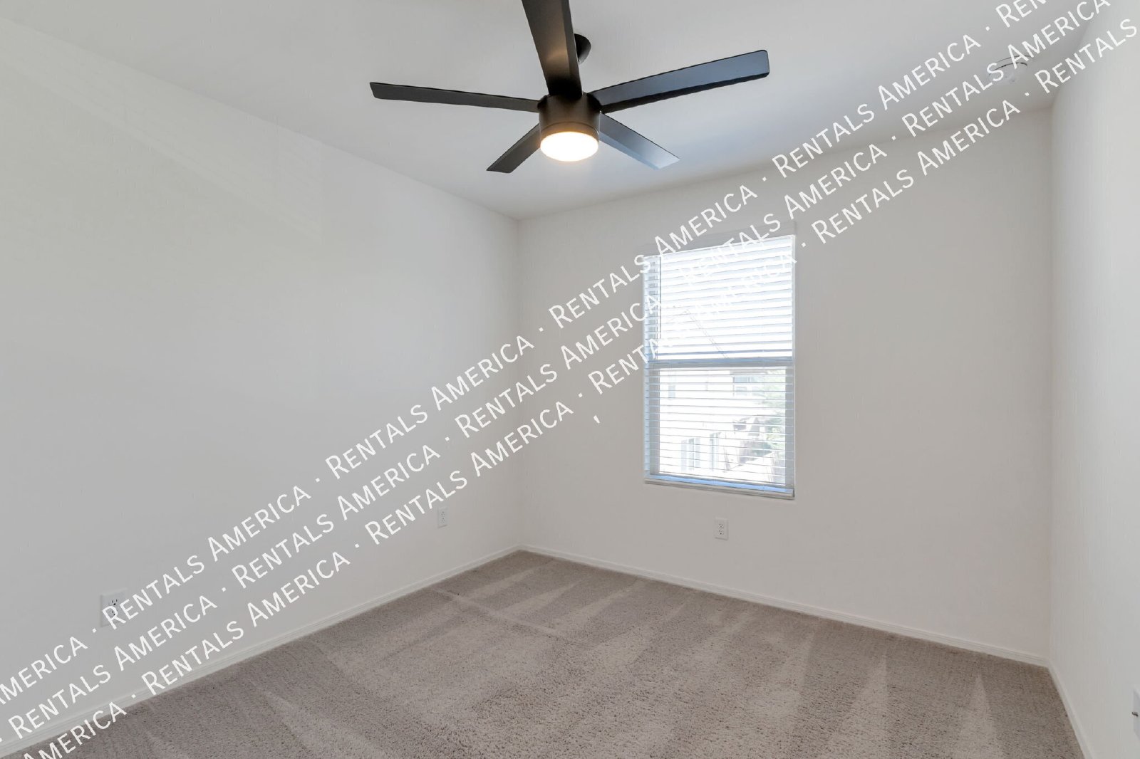 Near U of A, Banner, shopping, dining property image
