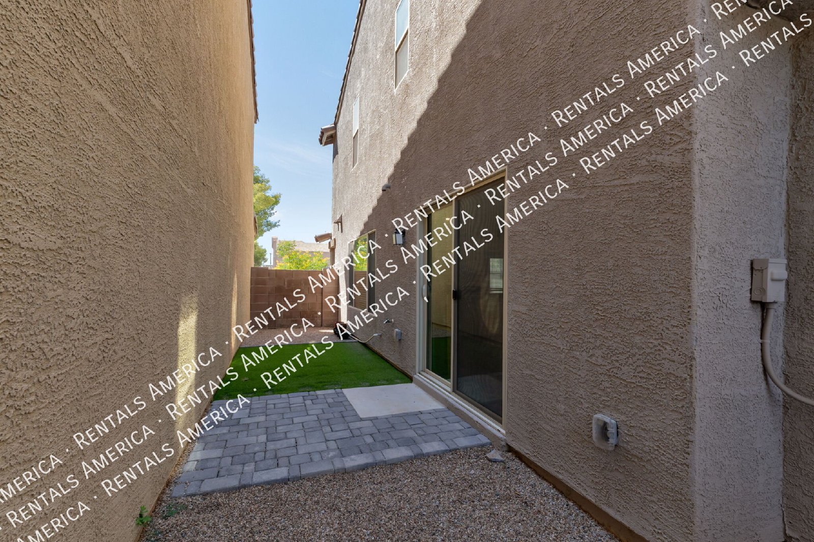 Near U of A, Banner, shopping, dining property image
