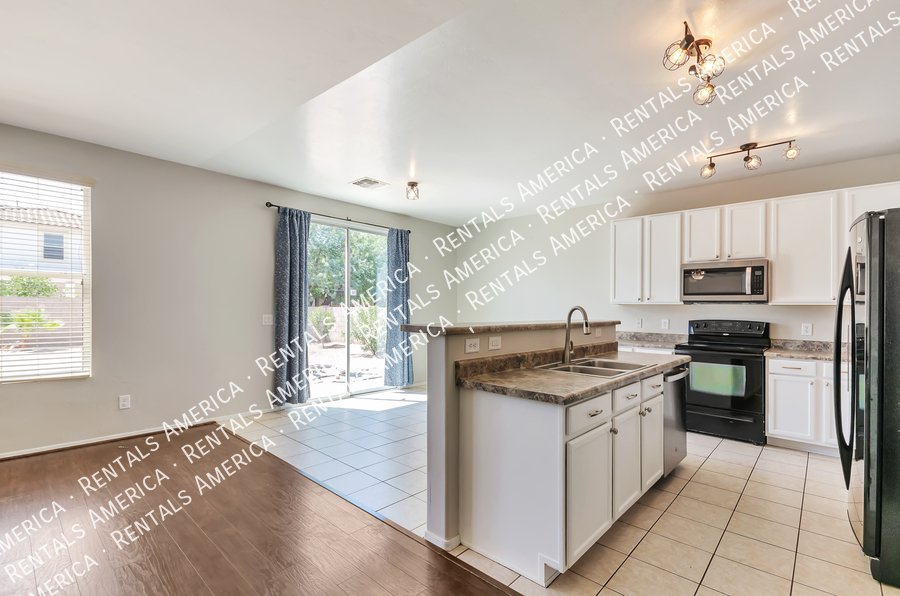 Beautiful home near DMAFB & I-10! property image