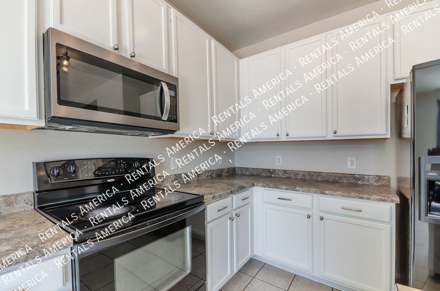 Beautiful home near DMAFB & I-10! property image