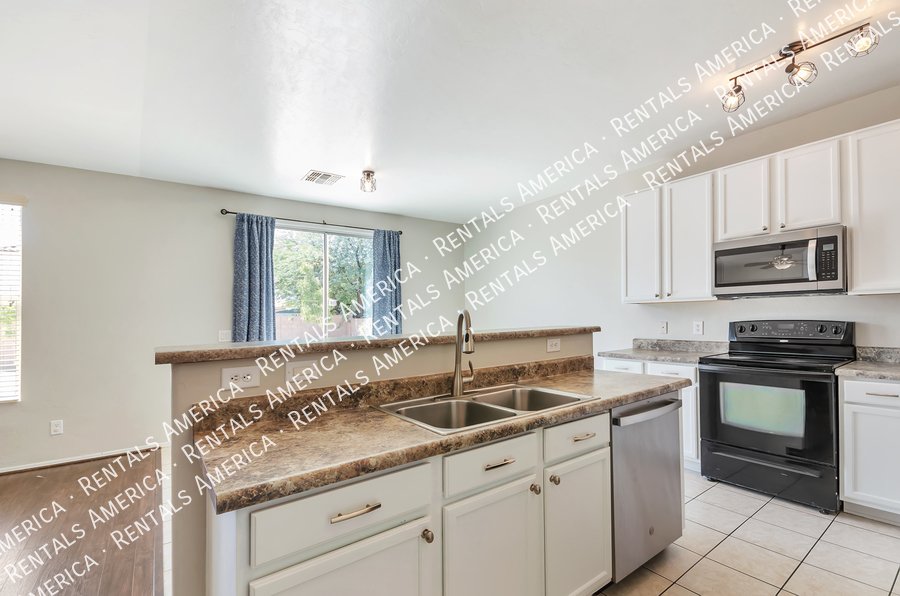 Beautiful home near DMAFB & I-10! property image