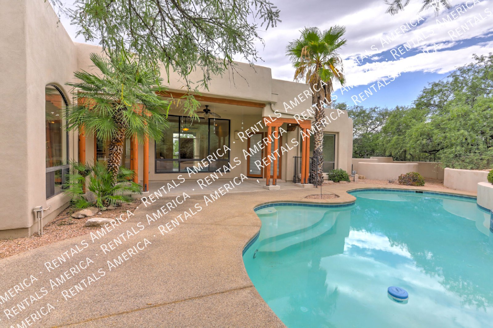 Beautiful 4 bedroom 3/5 bath Retreat with Mountain Views, Pool & Spa property image