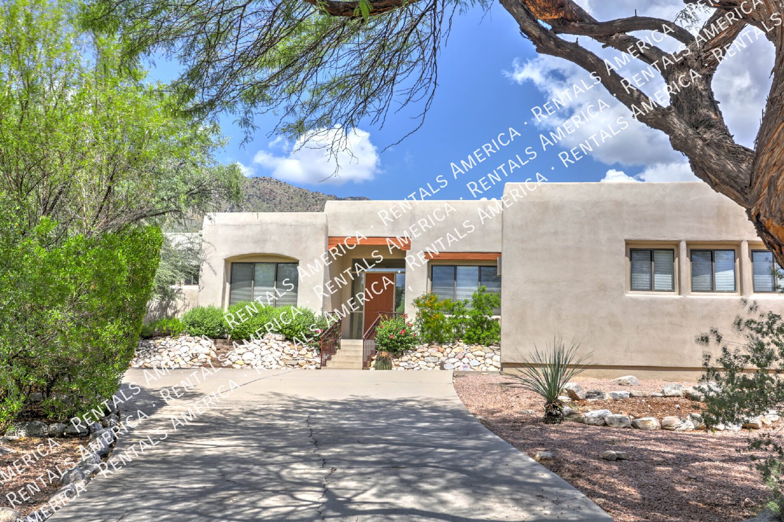Beautiful 4 bedroom 3/5 bath Retreat with Mountain Views, Pool & Spa property image