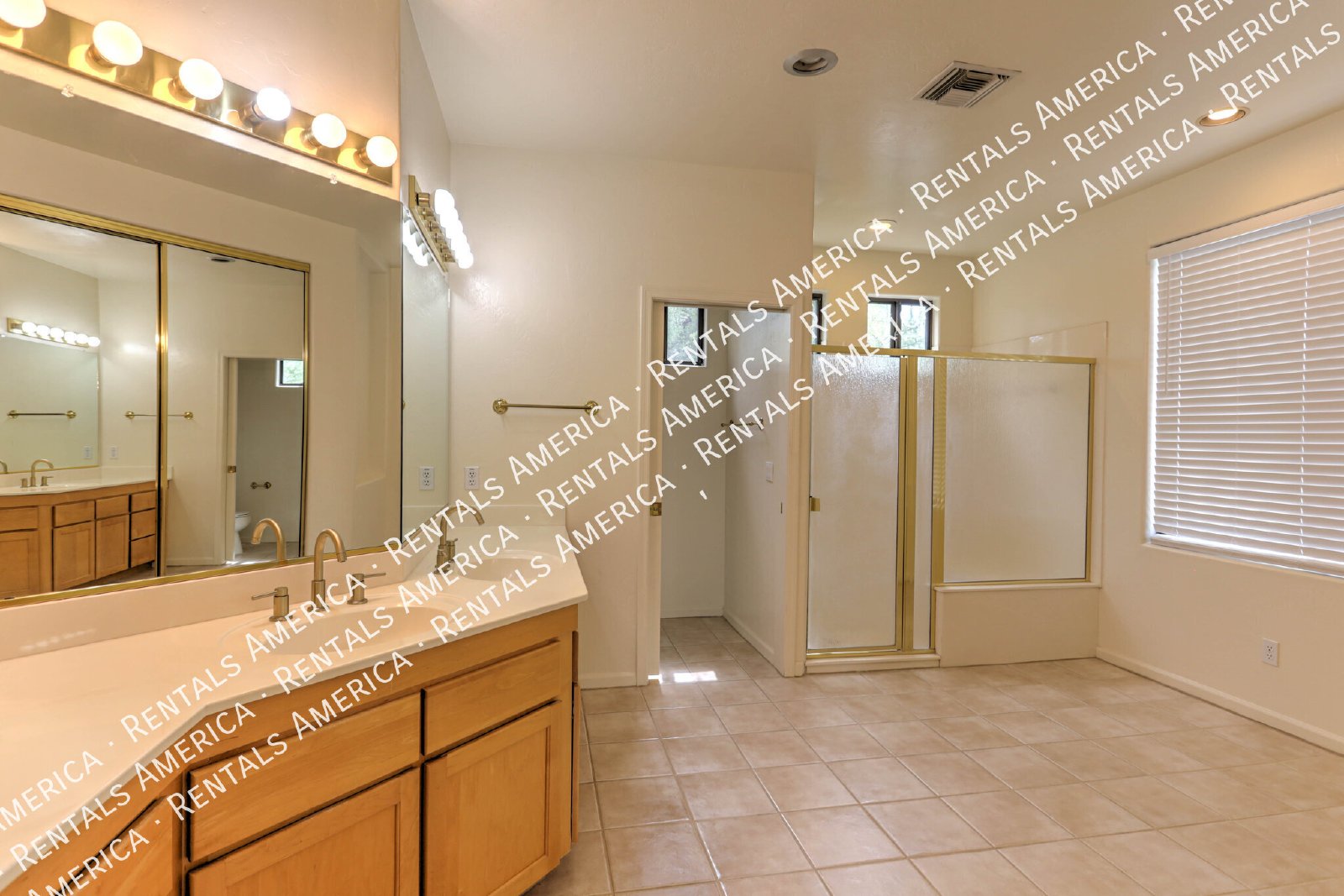 Beautiful 4 bedroom 3/5 bath Retreat with Mountain Views, Pool & Spa property image