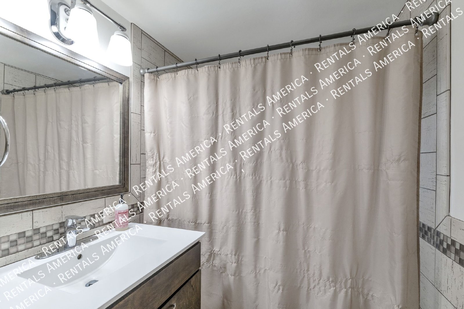 ADORABLE 3 bedroom with large yard! Water included! property image