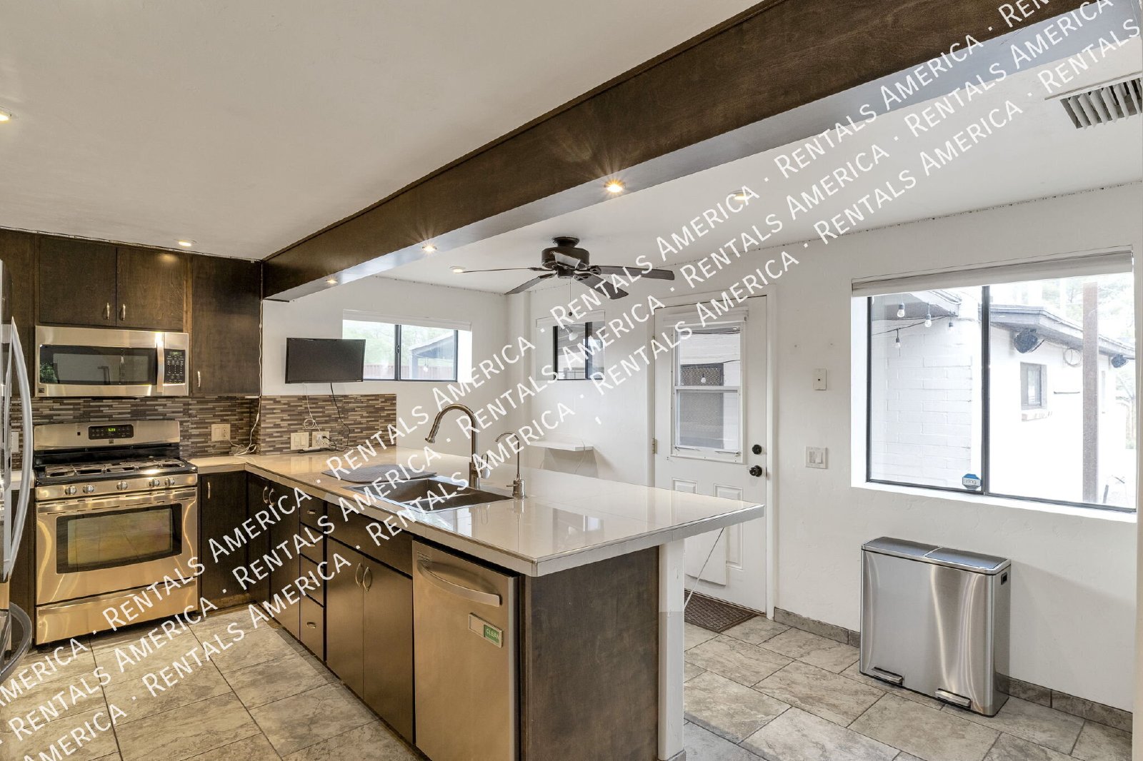ADORABLE 3 bedroom with large yard! Water included! property image