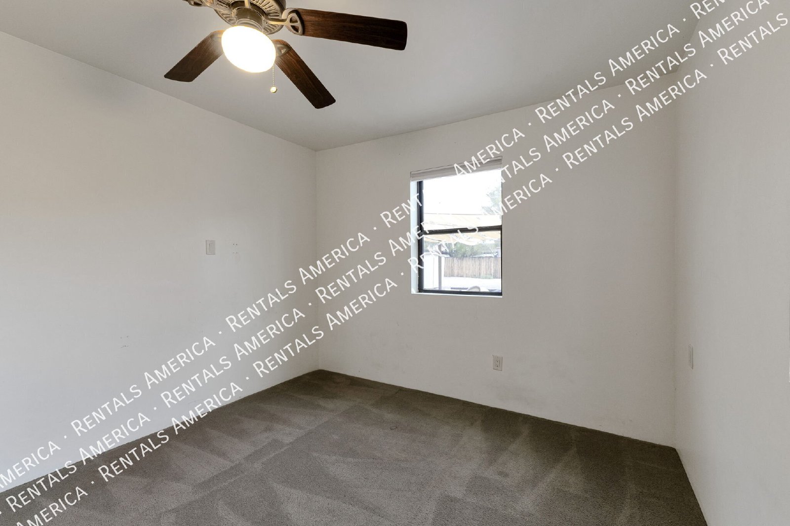 ADORABLE 3 bedroom with large yard! Water included! property image
