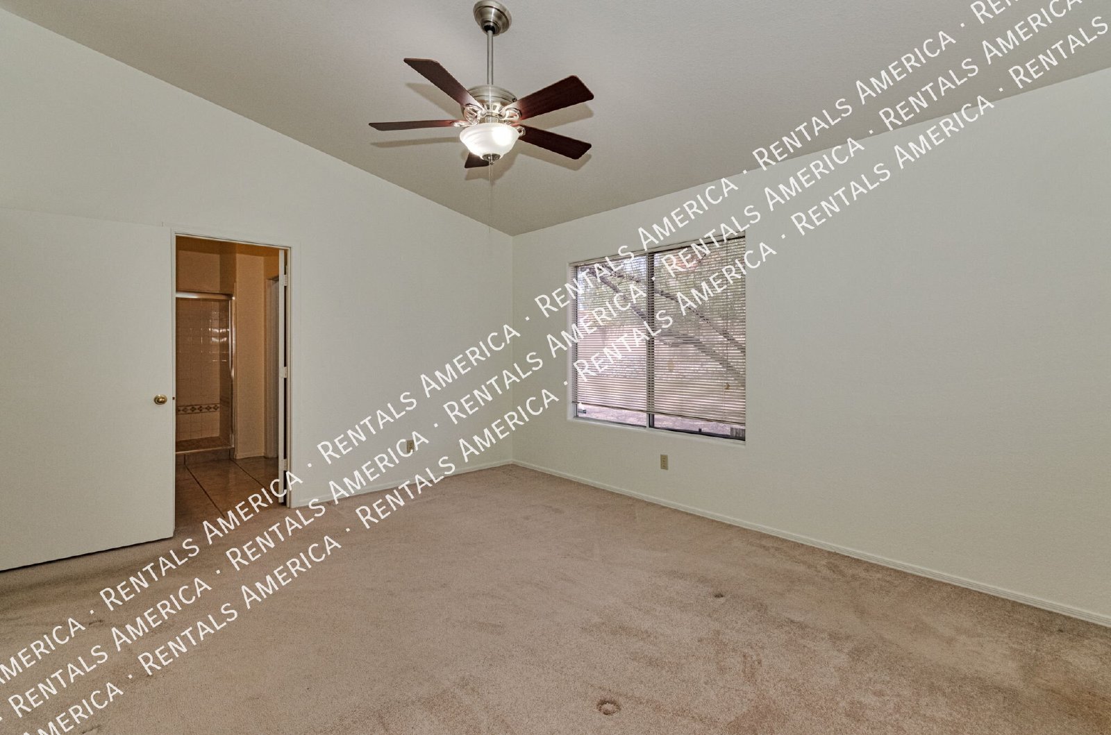 Wow! 3 bedroom/2 bath home on large corner lot! property image