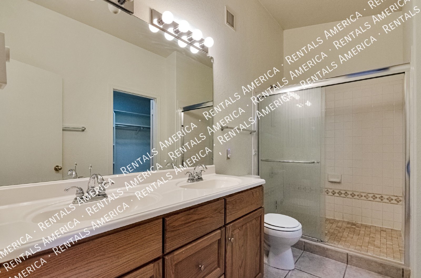 Wow! 3 bedroom/2 bath home on large corner lot! property image