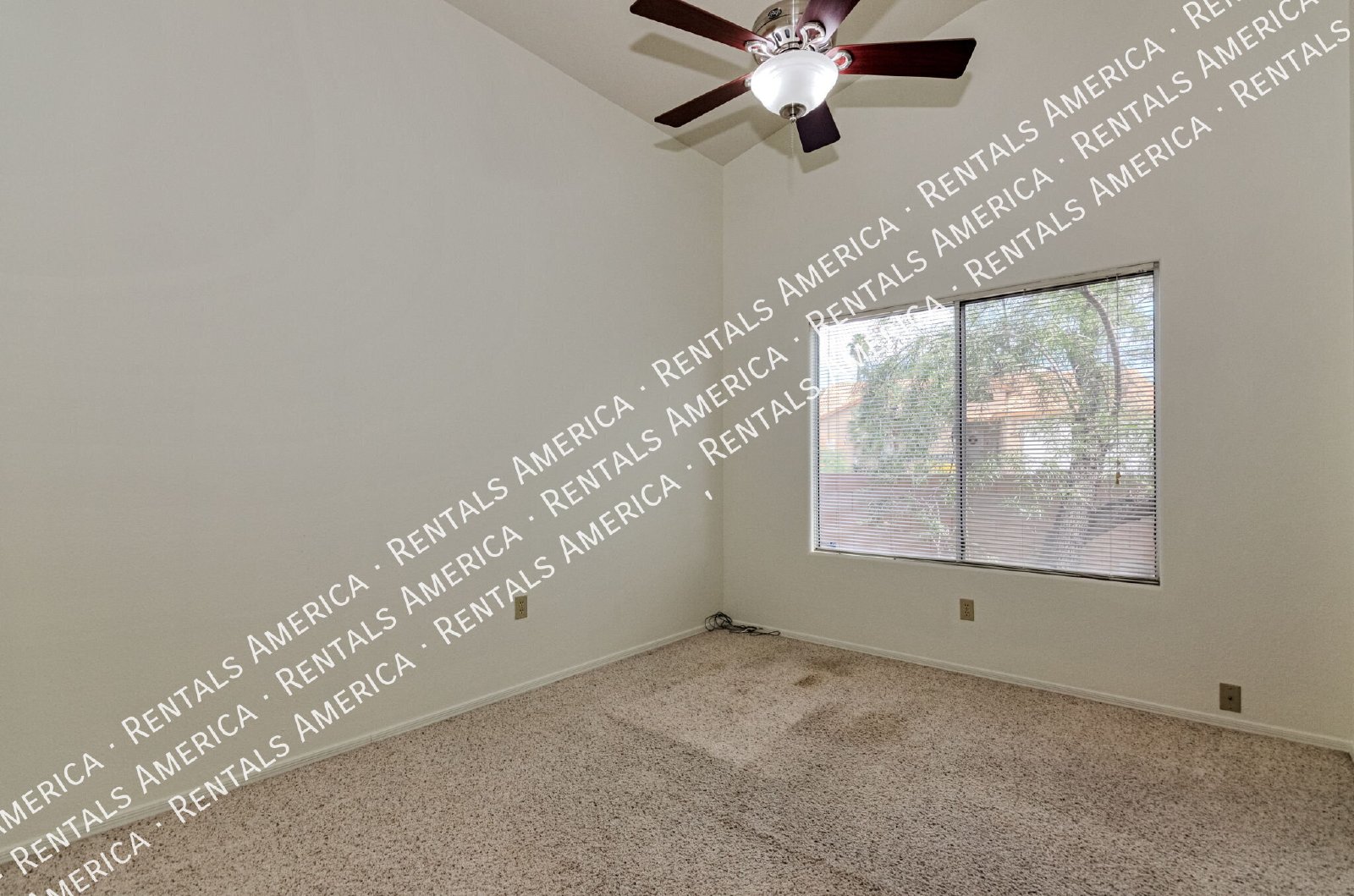 Wow! 3 bedroom/2 bath home on large corner lot! property image