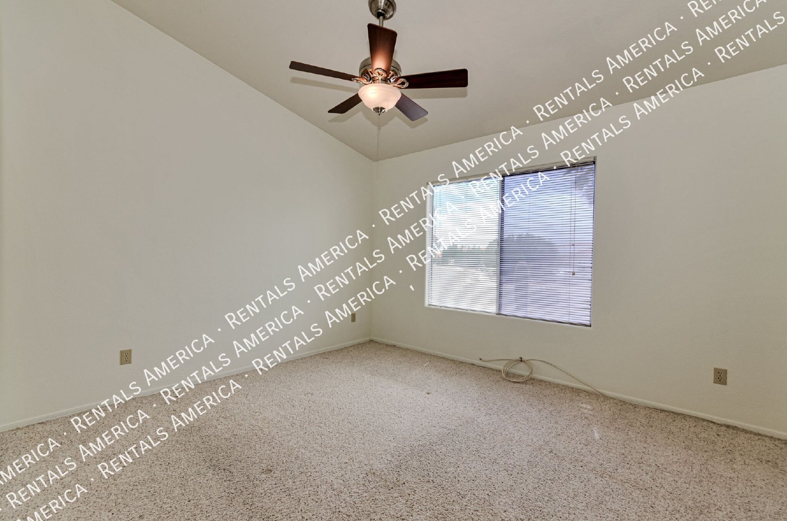 Wow! 3 bedroom/2 bath home on large corner lot! property image