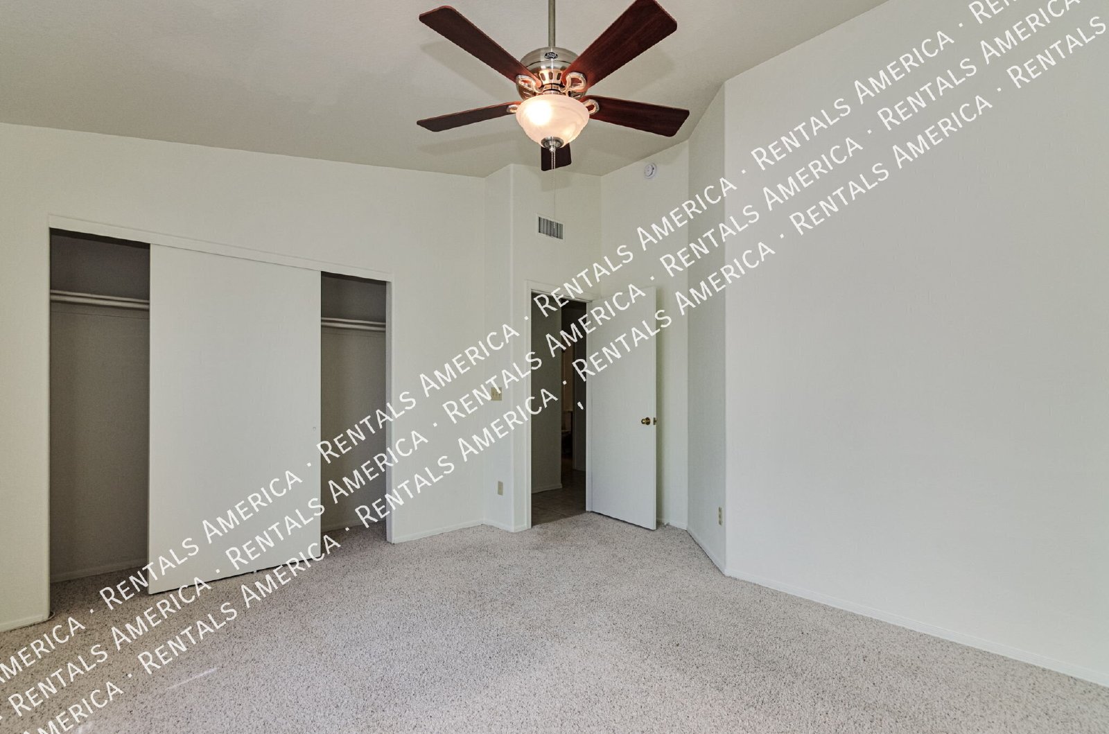 Wow! 3 bedroom/2 bath home on large corner lot! property image