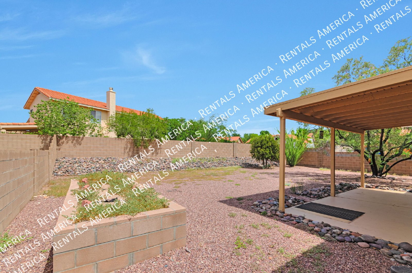 Wow! 3 bedroom/2 bath home on large corner lot! property image