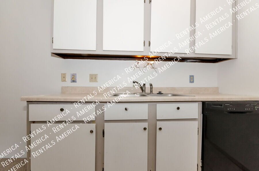 Large 1 bedroom condo property image