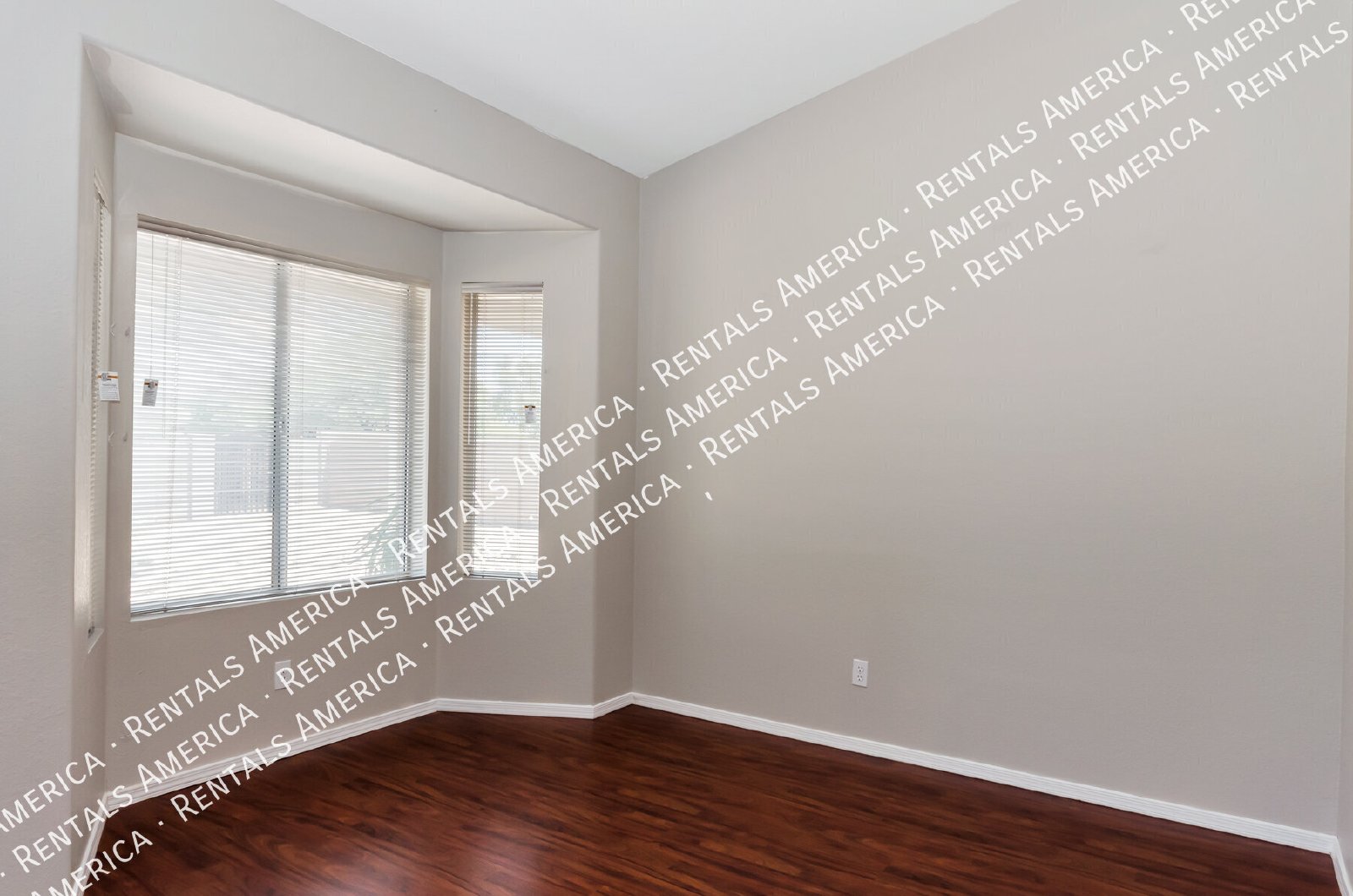 Like New in Rita Ranch! Available Immediately property image