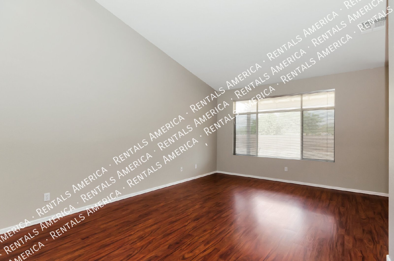 Like New in Rita Ranch! Available Immediately property image