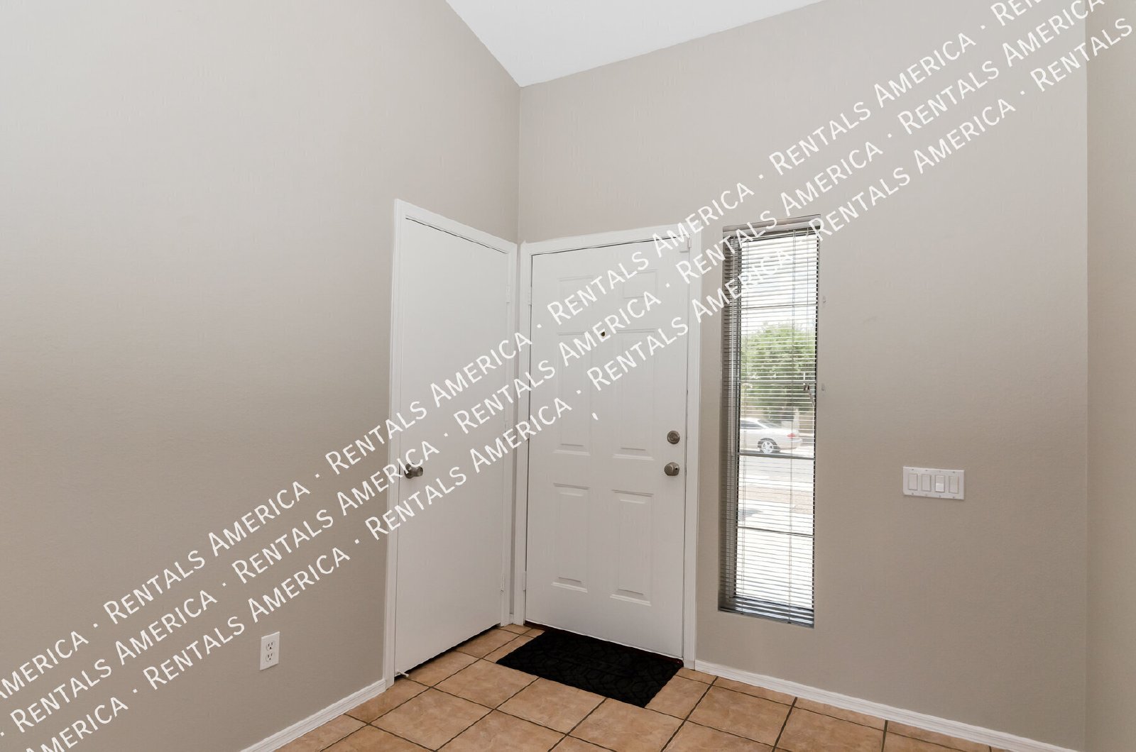 Like New in Rita Ranch! Available Immediately property image