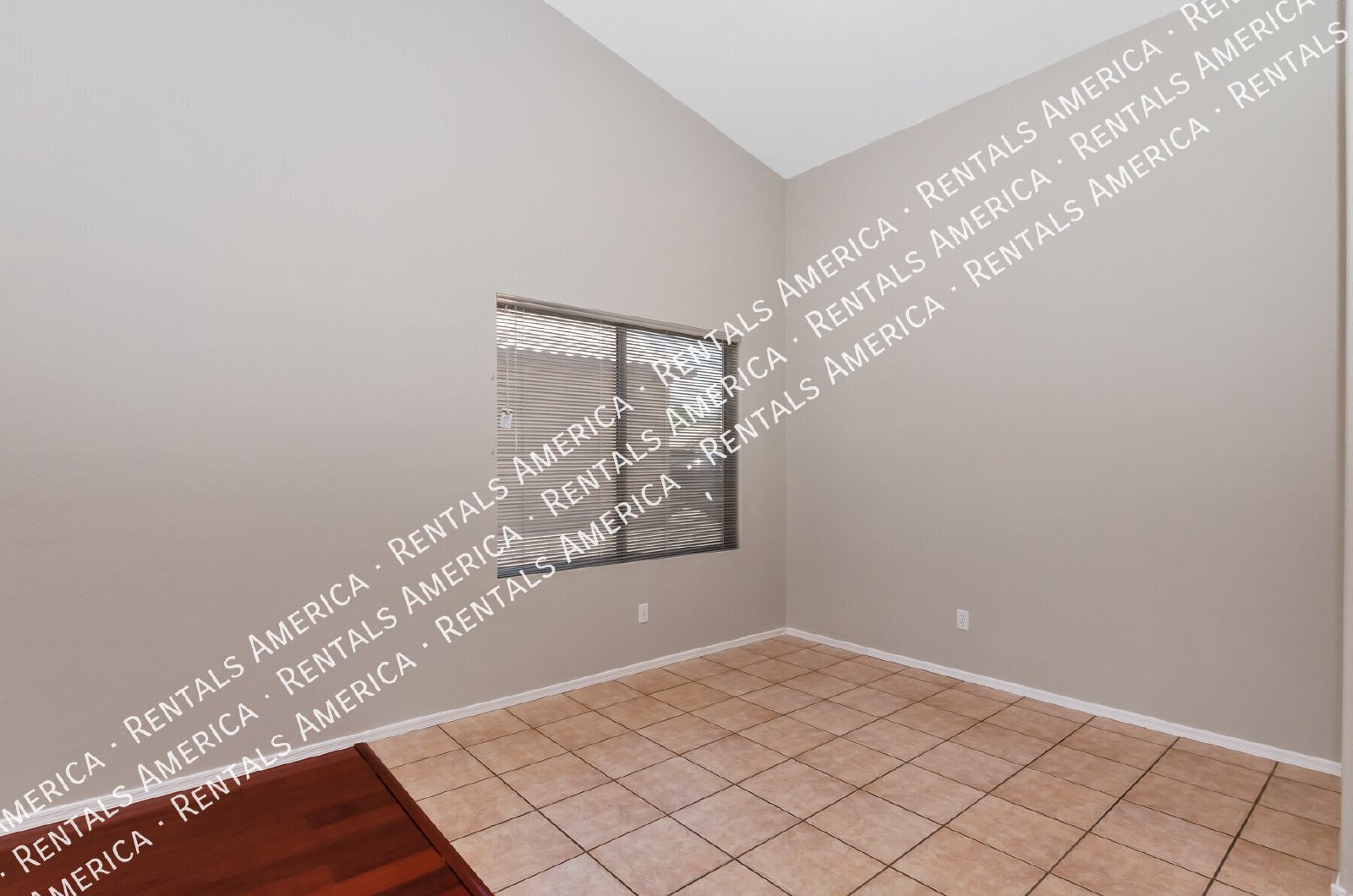 Like New in Rita Ranch! Available Immediately property image