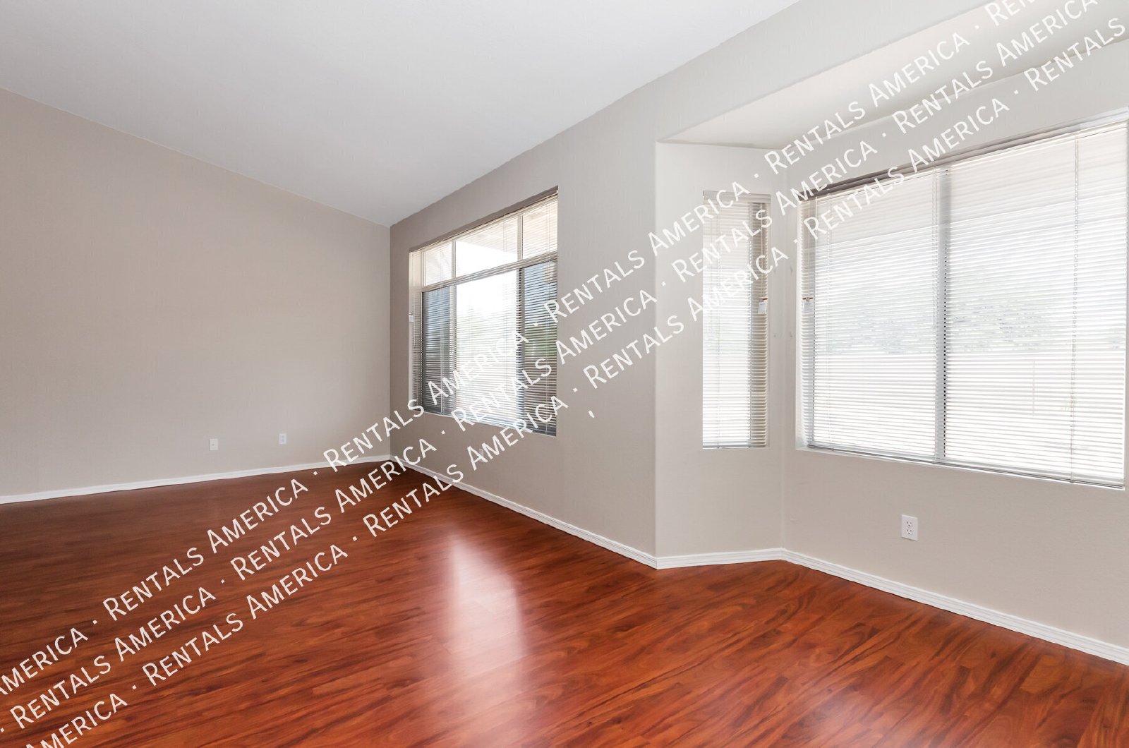 Like New in Rita Ranch! Available Immediately property image
