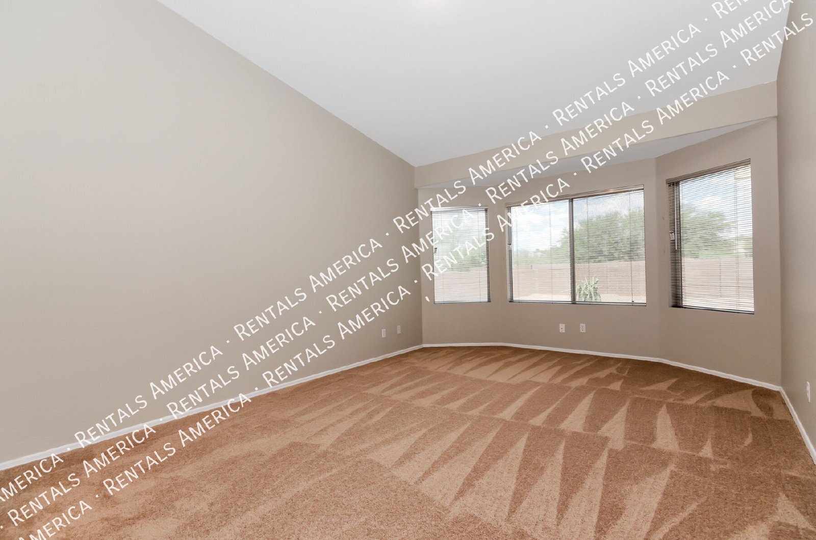 Like New in Rita Ranch! Available Immediately property image