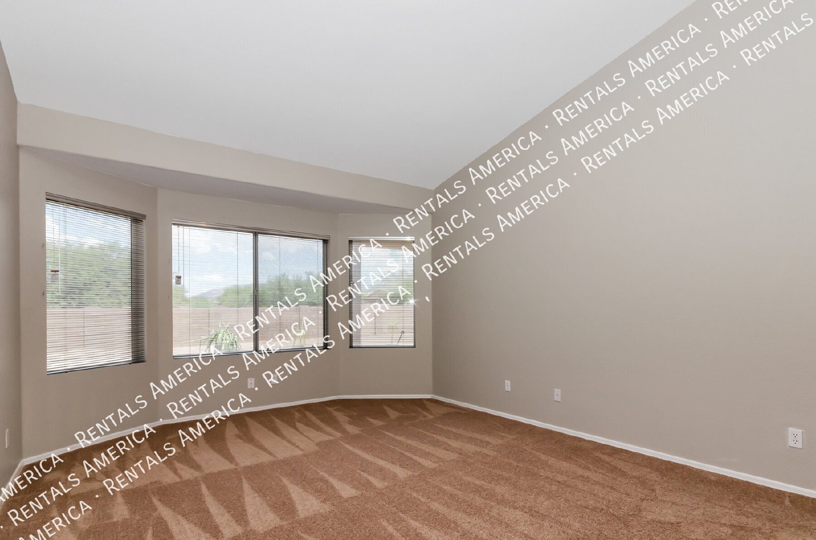 Like New in Rita Ranch! Available Immediately property image