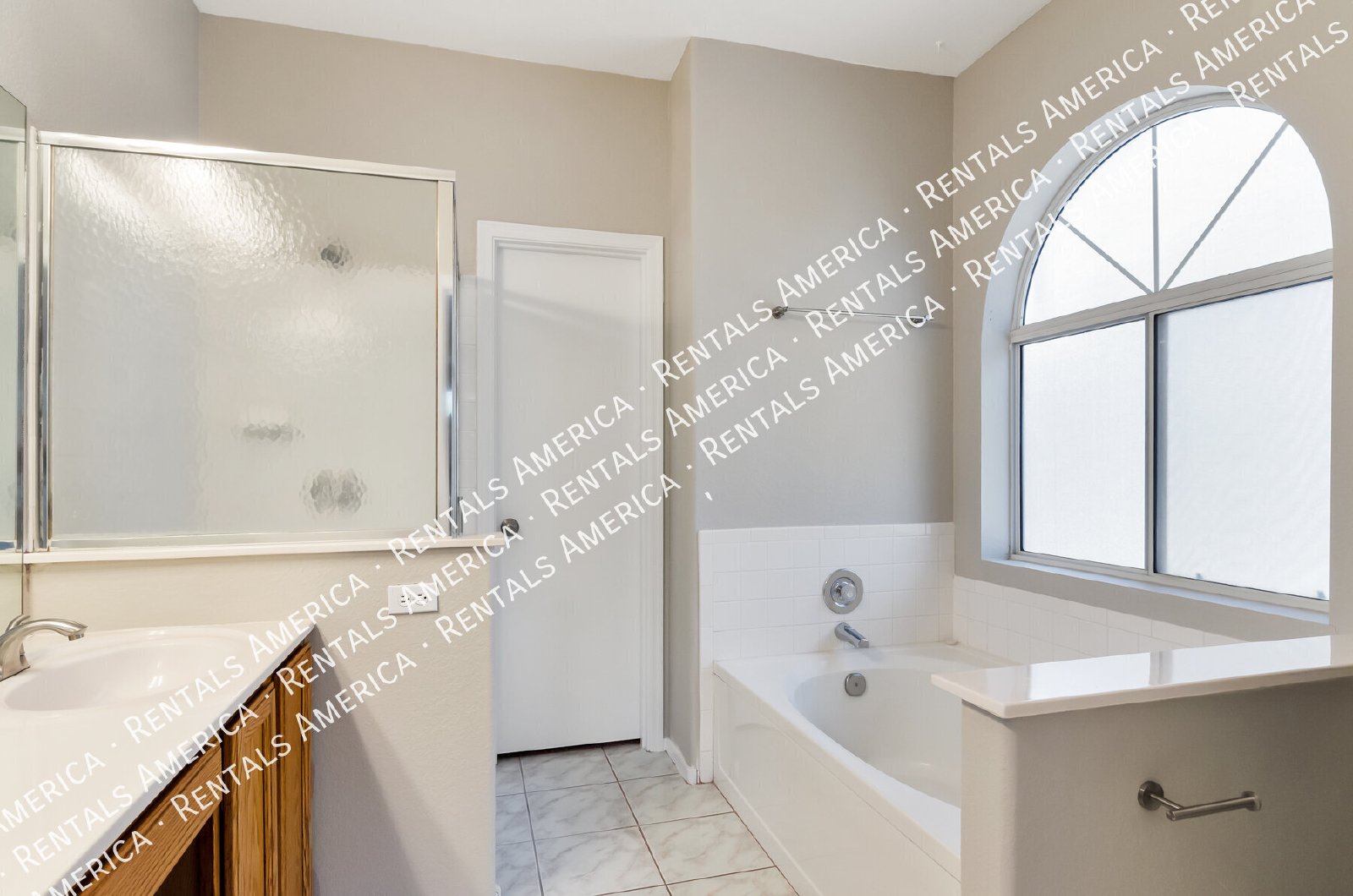 Like New in Rita Ranch! Available Immediately property image