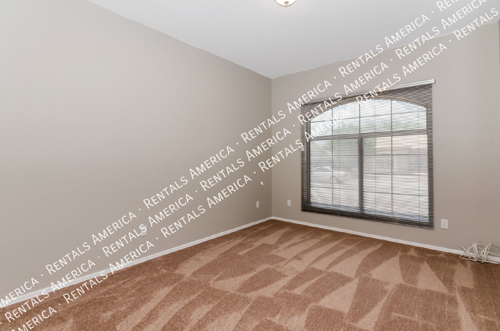 Like New in Rita Ranch! Available Immediately property image