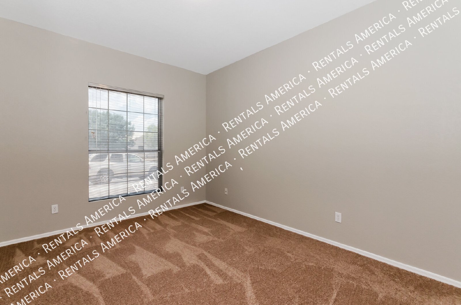 Like New in Rita Ranch! Available Immediately property image