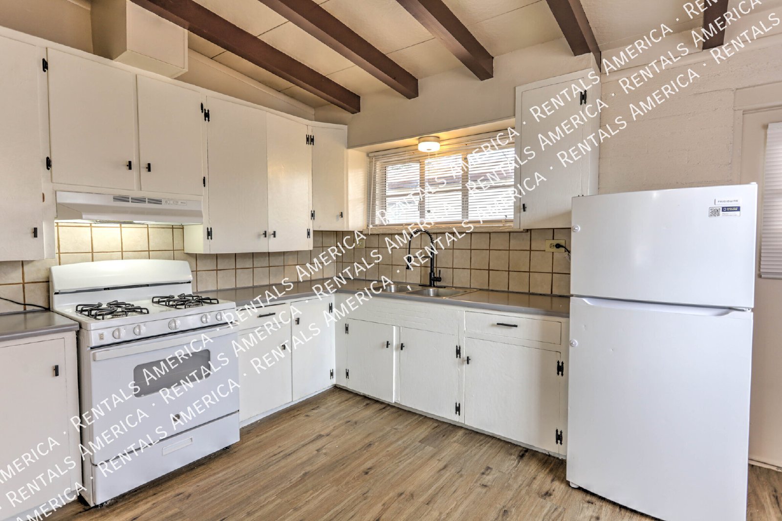 Spacious 2BD/1BA Home in Central Tucson  with  Fenced in Yard! property image