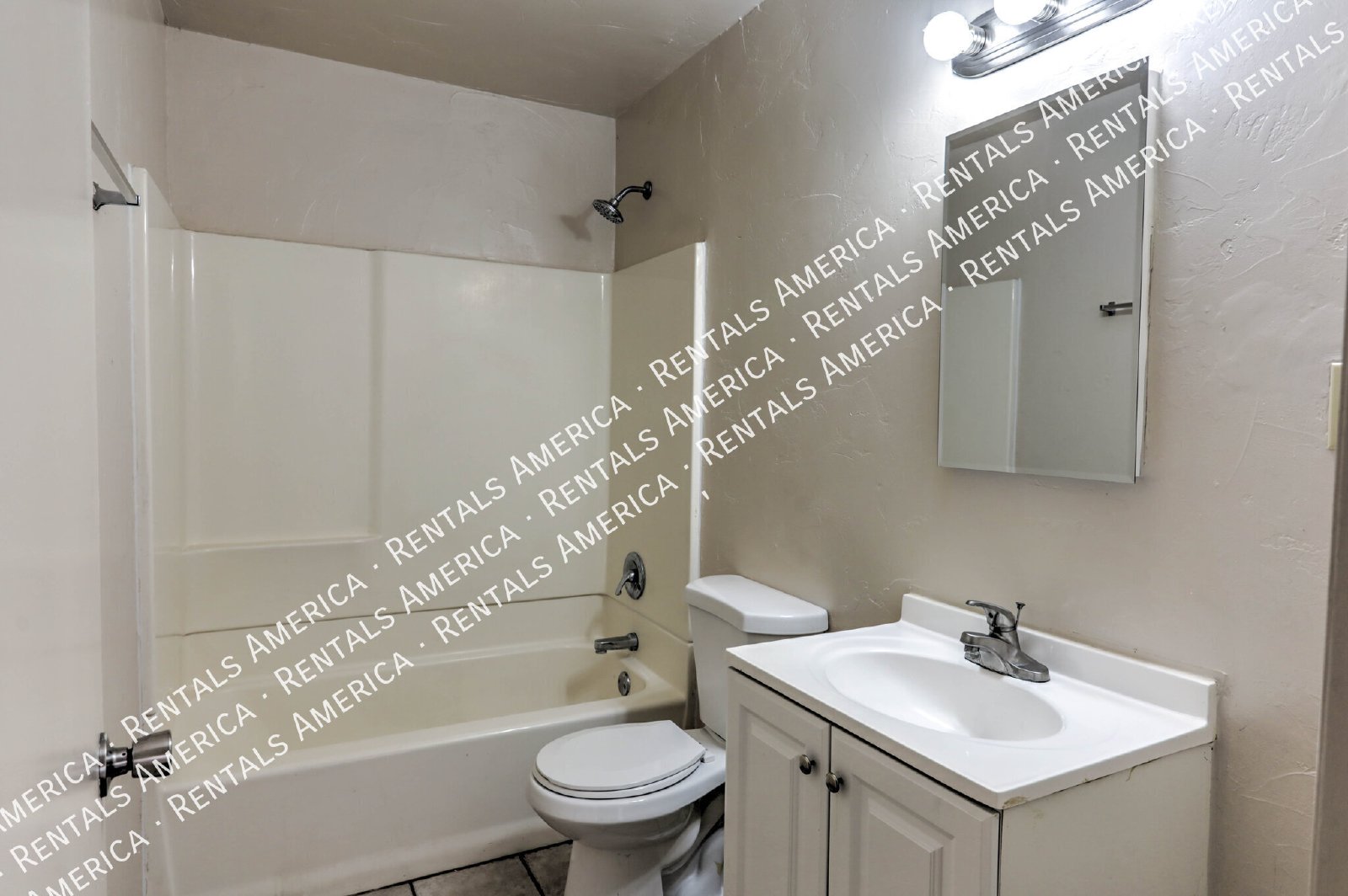 Spacious 2BD/1BA Home in Central Tucson  with  Fenced in Yard! property image