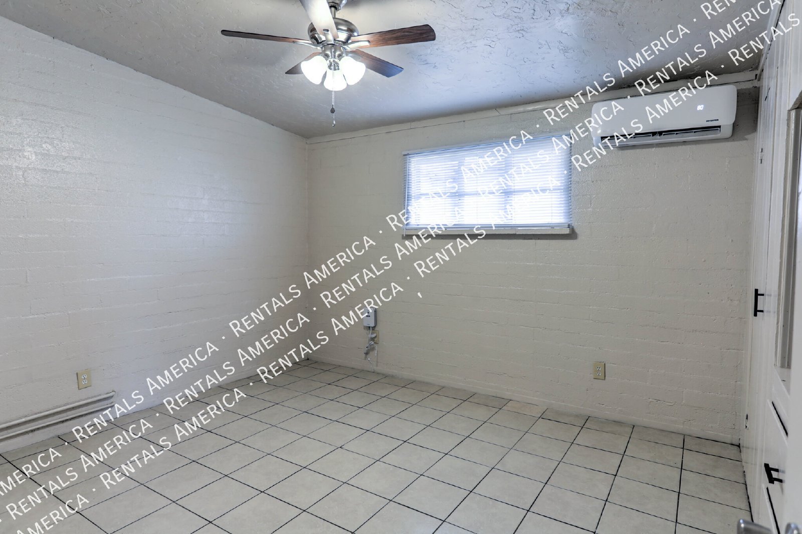 Spacious 2BD/1BA Home in Central Tucson  with  Fenced in Yard! property image