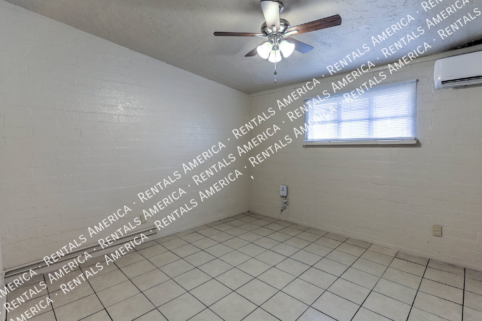 Spacious 2BD/1BA Home in Central Tucson  with  Fenced in Yard! property image
