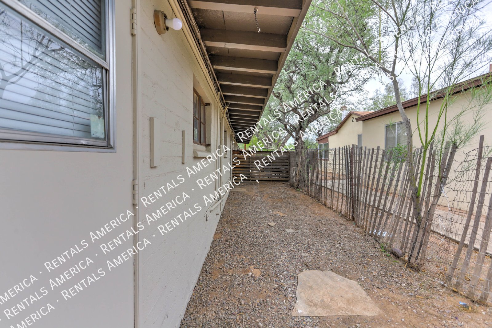 Spacious 2BD/1BA Home in Central Tucson  with  Fenced in Yard! property image