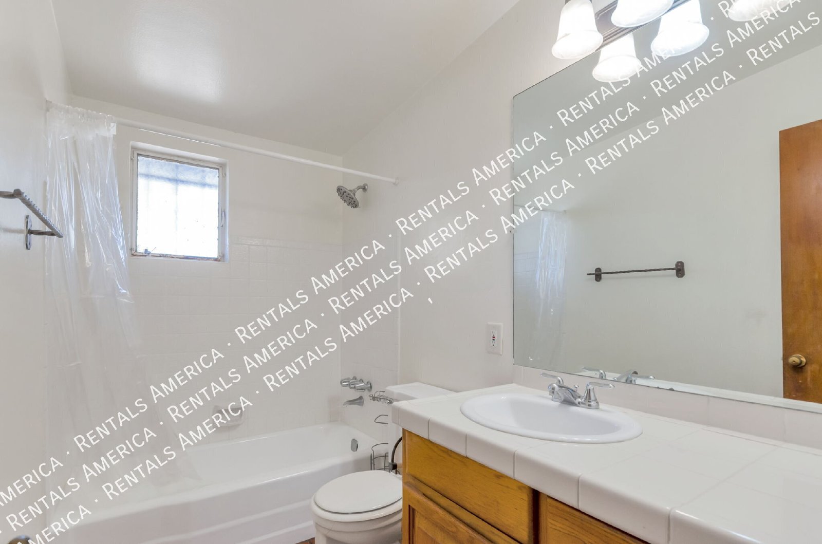 Cute 3 bedroom/2 bath with huge yard! property image