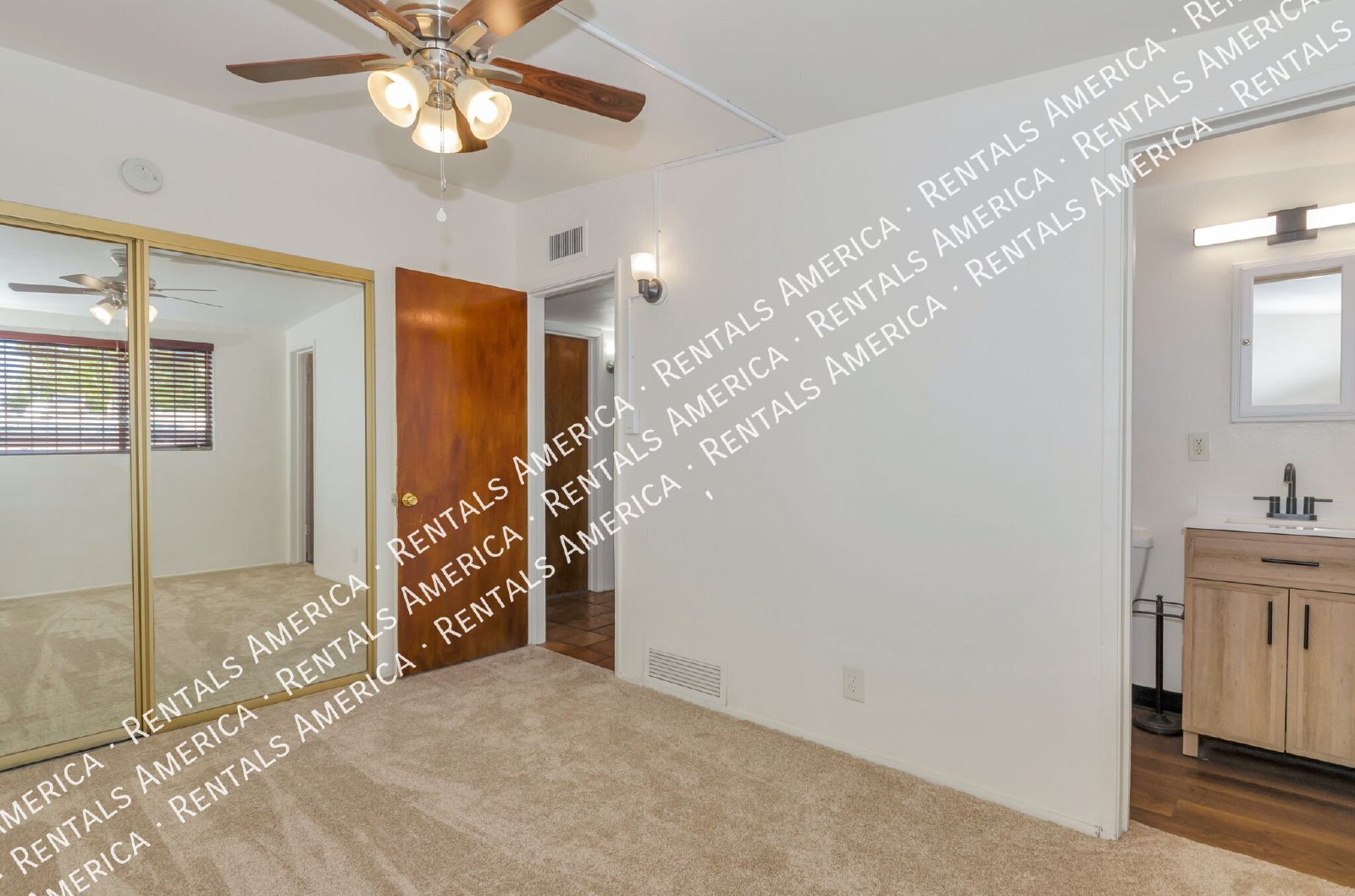 Cute 3 bedroom/2 bath with huge yard! property image