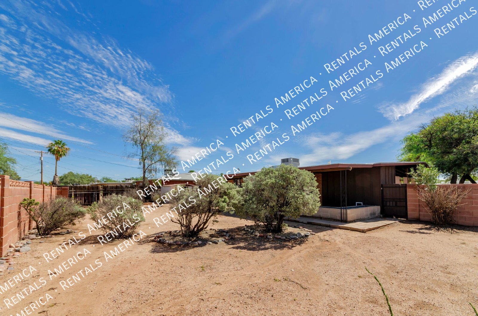 Cute 3 bedroom/2 bath with huge yard! property image