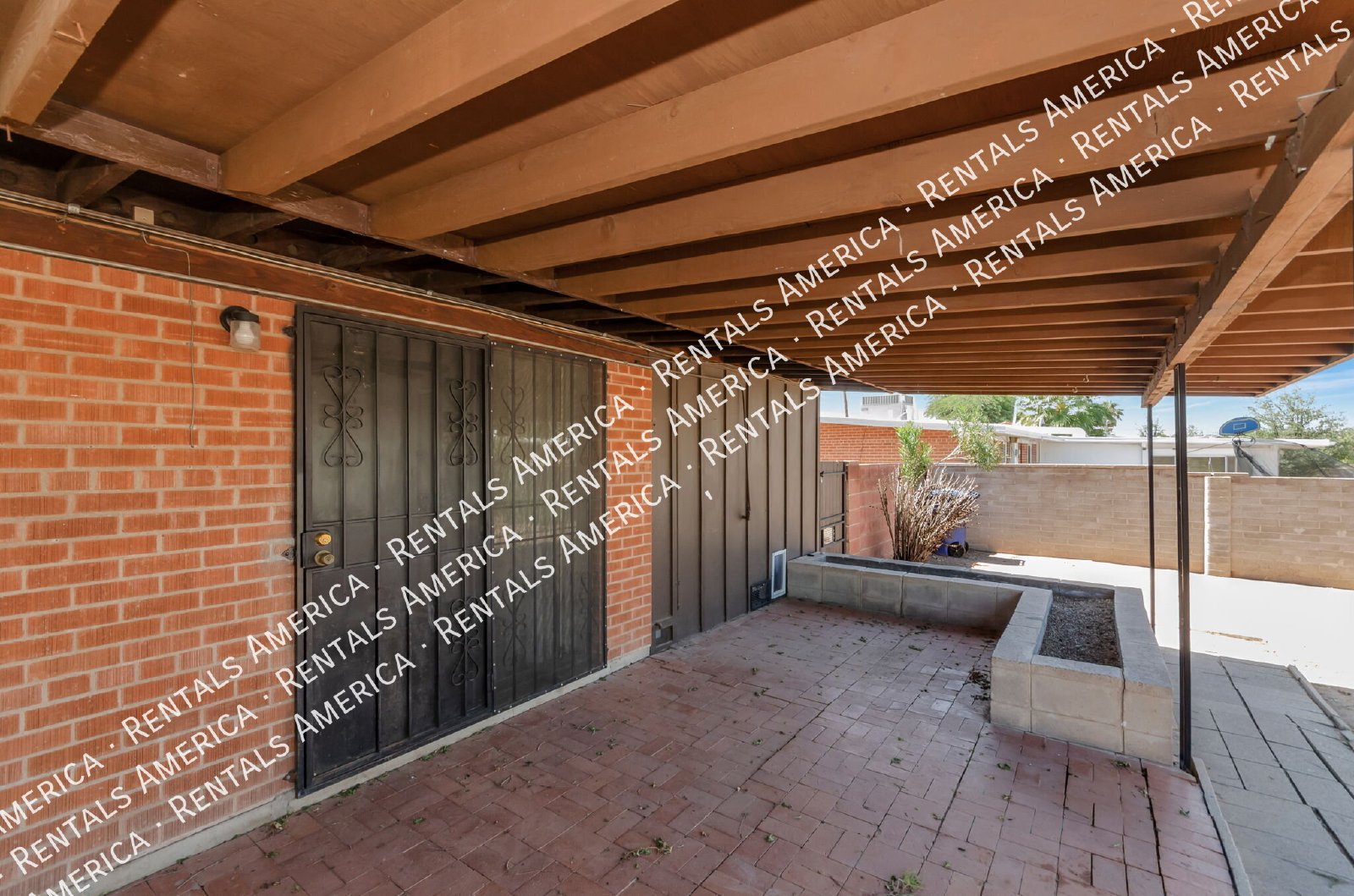Cute 3 bedroom/2 bath with huge yard! property image