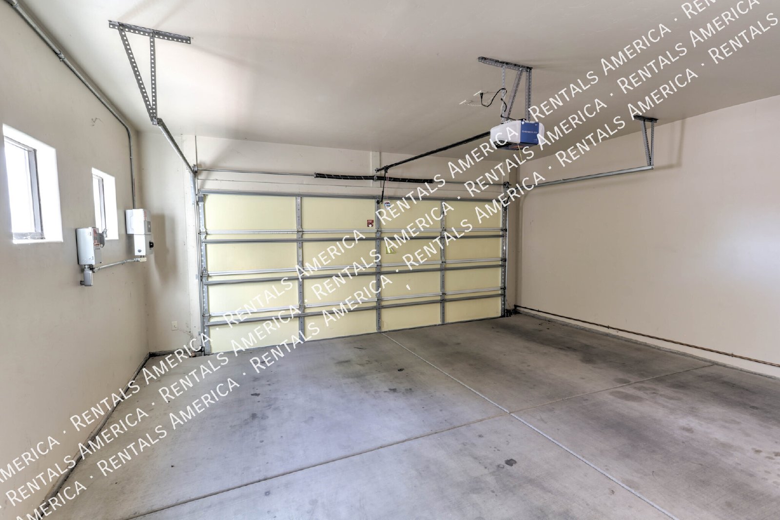 Upscale 3bed/3bath Town Home with Community Pool! property image