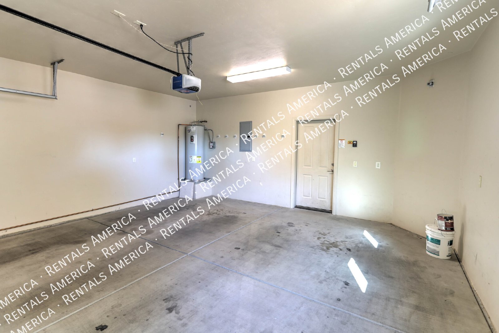 Upscale 3bed/3bath Town Home with Community Pool! property image